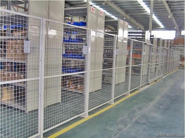 p>车间隔离网,也叫仓库隔离带车间防护网,材质:q235低碳冷拔钢丝或者